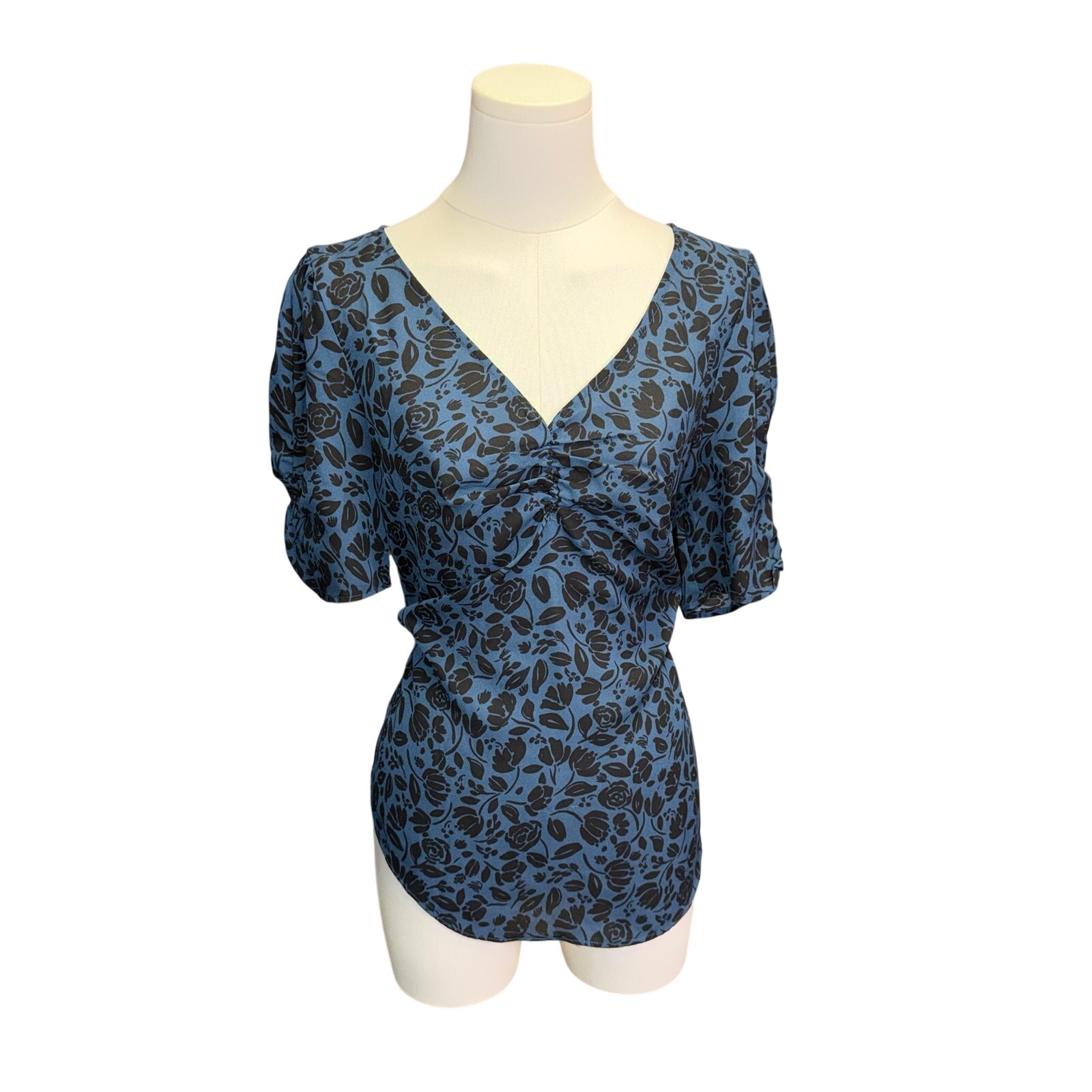 Fortune + Ivy Blue Floral Top V-Neck Ruched Front Short Puff Sleeve Blouse S